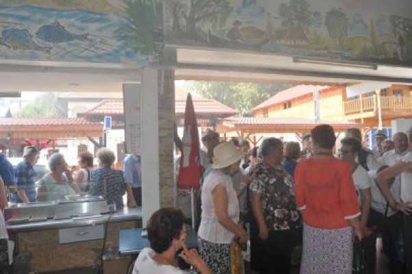 Incidente la masă gratuită, oferită pensionarilor de agenţii economici